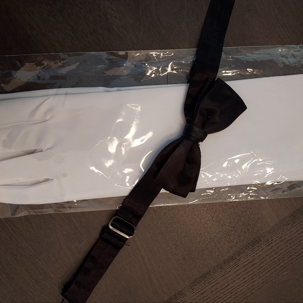 Children's gloves and bowtie